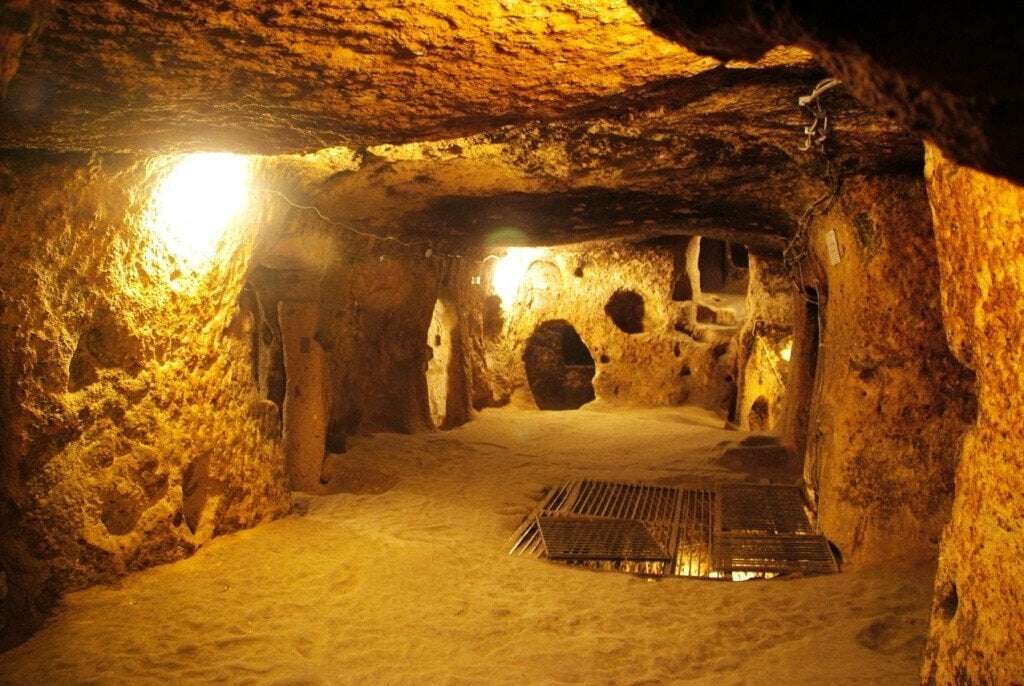 Cu Chi Tunnels Inside