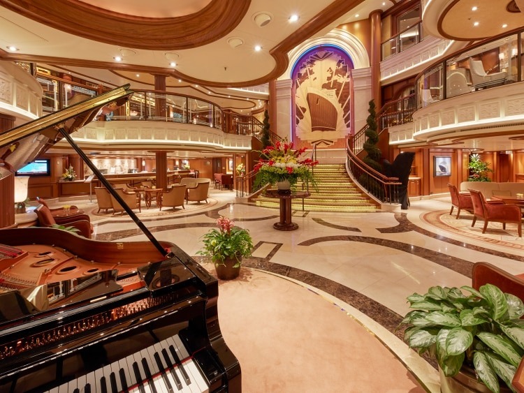 Cunards Dazzling Queen Elizabeth Arrives in Miami! For the first time ever, the iconic Queen Elizabeth