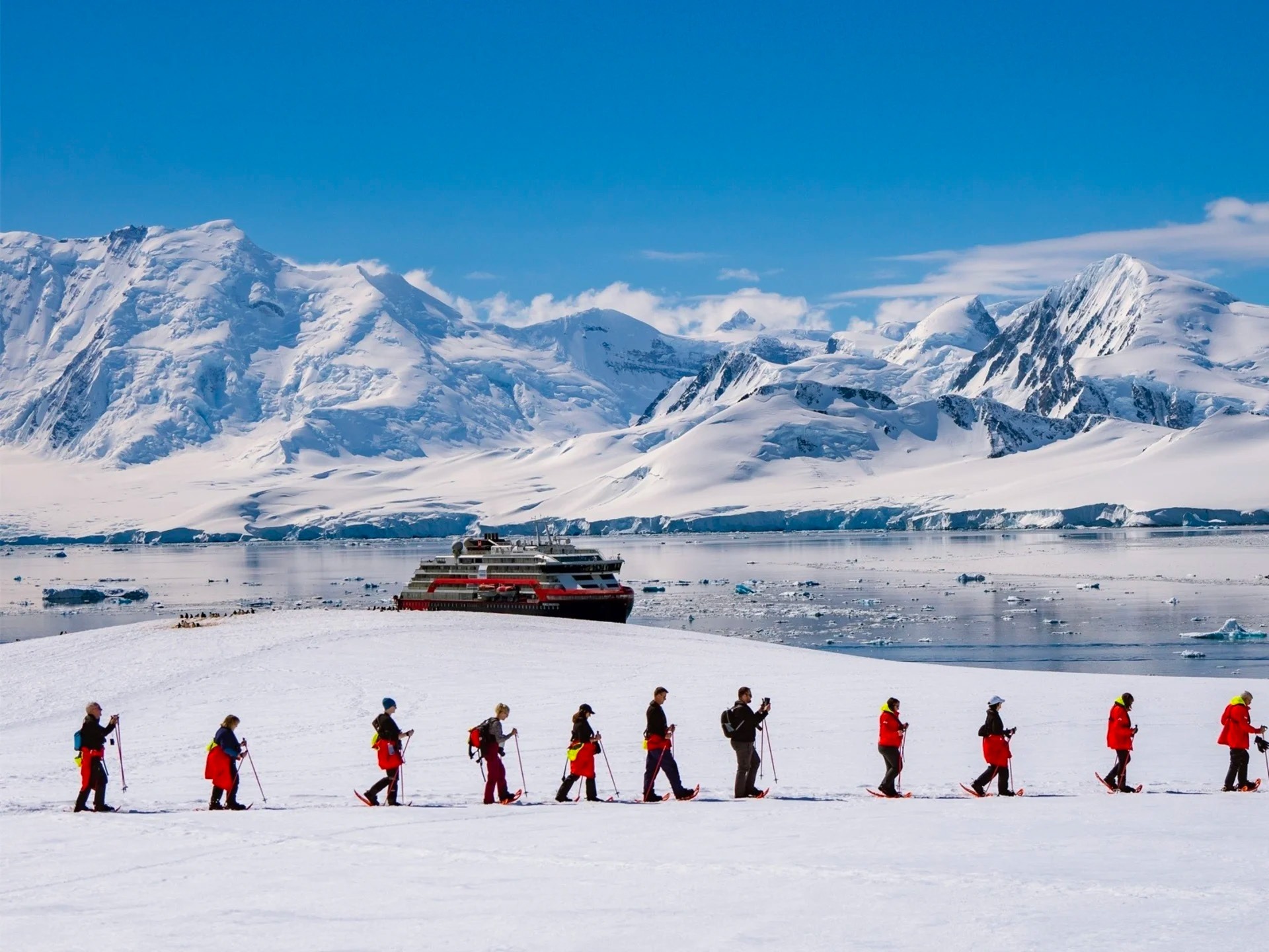 HX Hurtigruten Expeditions