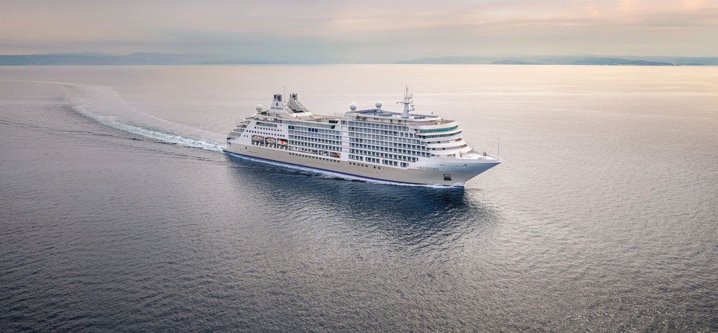 Intimate and Splendid Luxury Cruise Ships-1