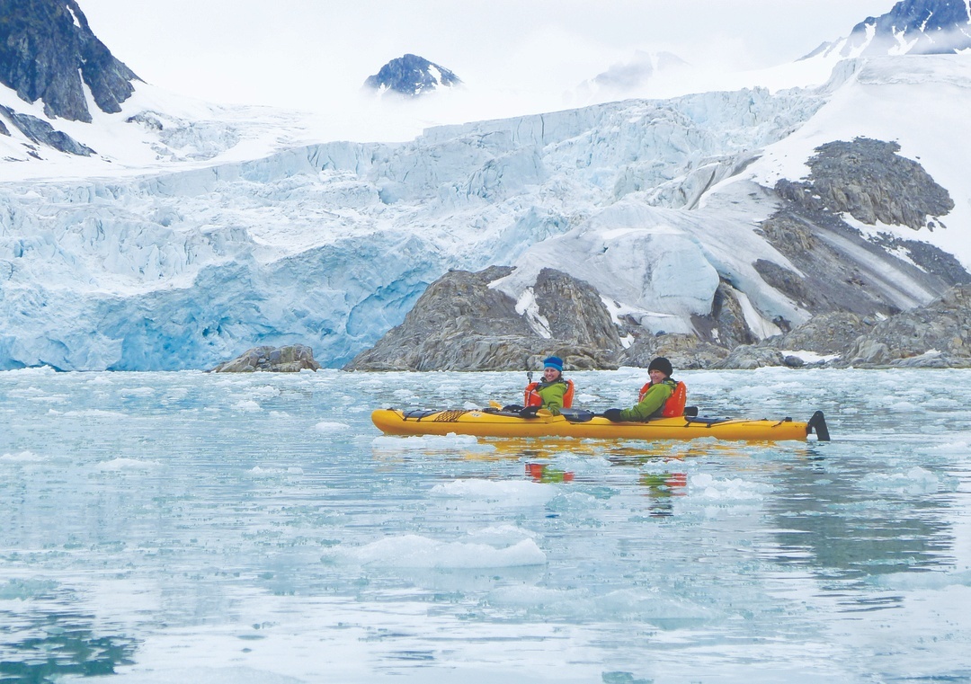 Kayaking in Spitsbergen Svalbard Bakker
