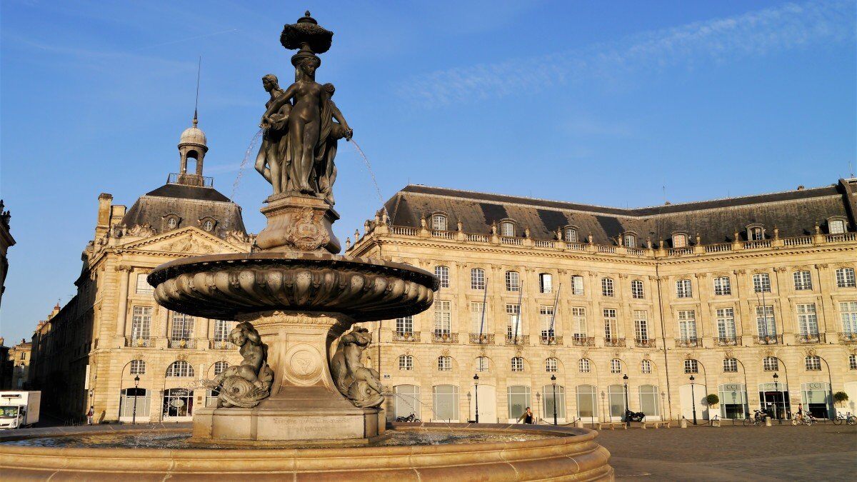 Place de la Bourse quaysides