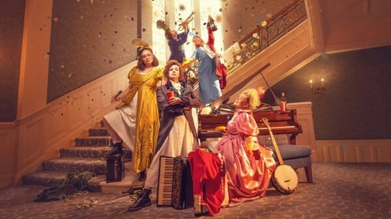 Queen_Anne_Entertainment_Cunard