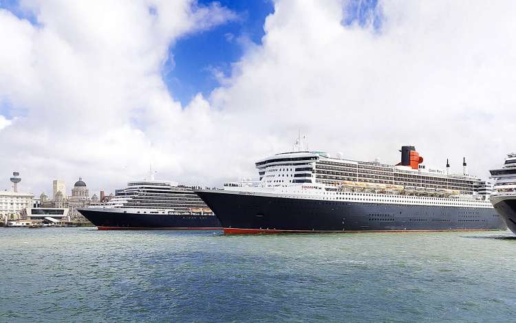Sydney Farewells Cunard’s Queens