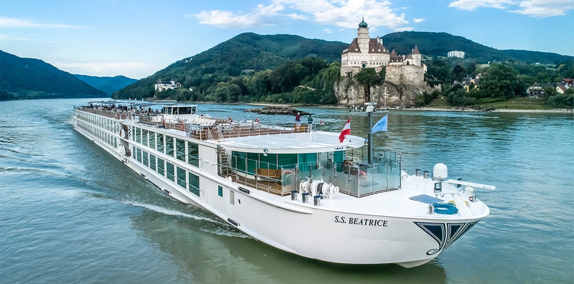 Uniworld partners with Luxury Gold partnership