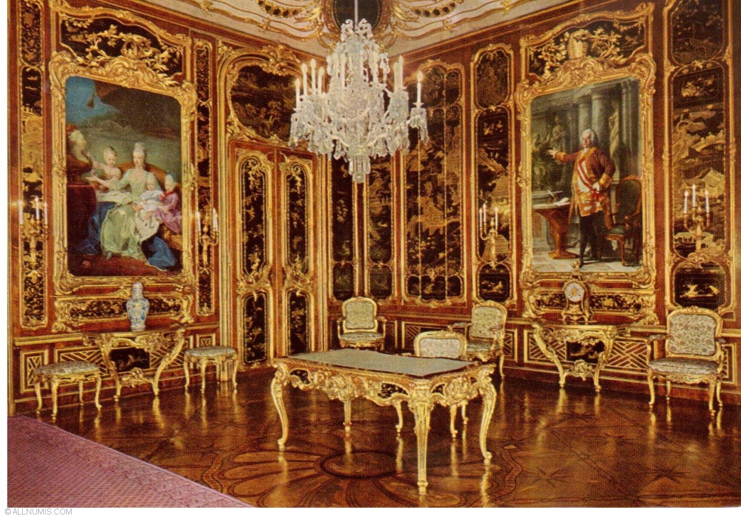 Vieux-Laque Room