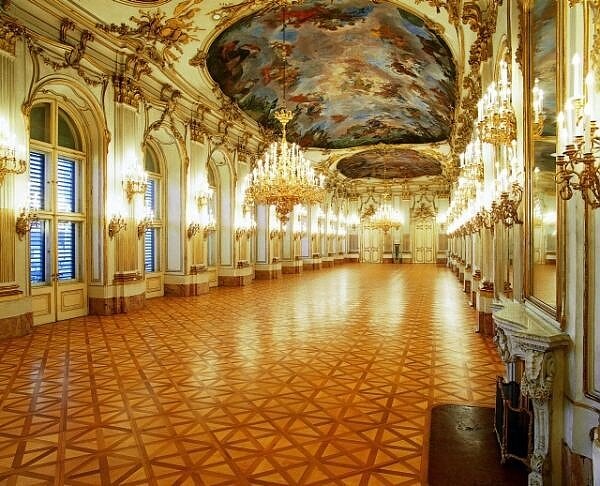 schonbrunn palace great gallery